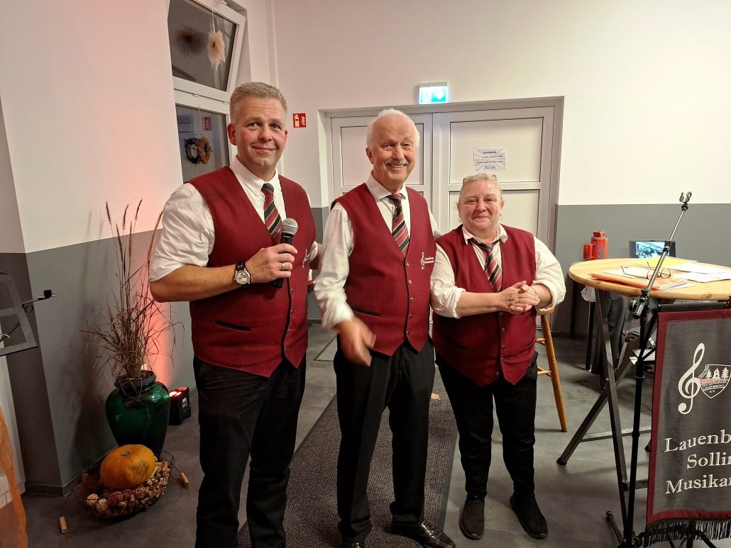 Das Foto zeigt Holger Bode, Martinas Klimkeit und Silvia Rieseberg v. l. n. r. 